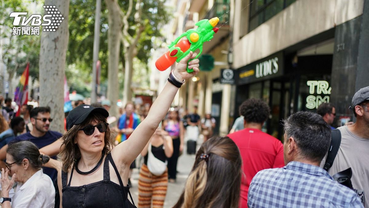 南歐上街「反對過度旅遊」! 水槍射觀光客