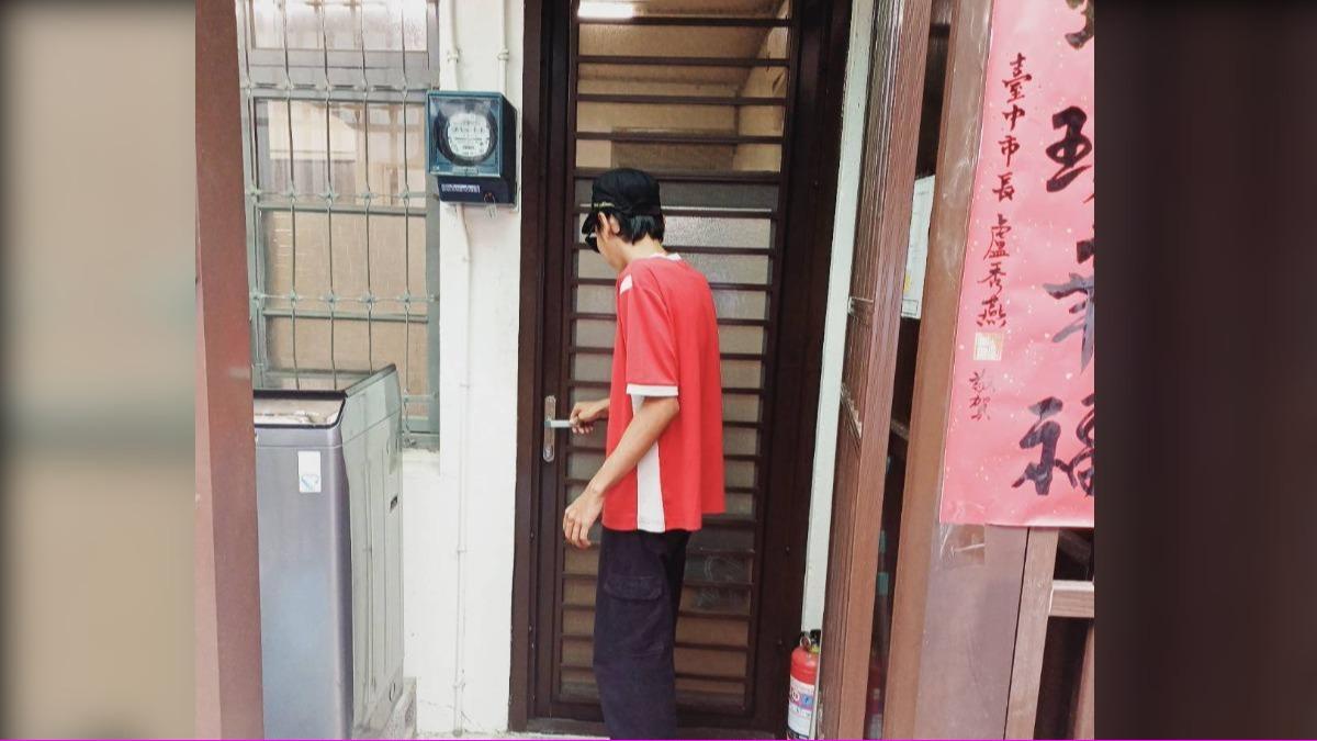 21歲黑戶青年撿回收!台中市府出手 取出生資料將優先辦戶口