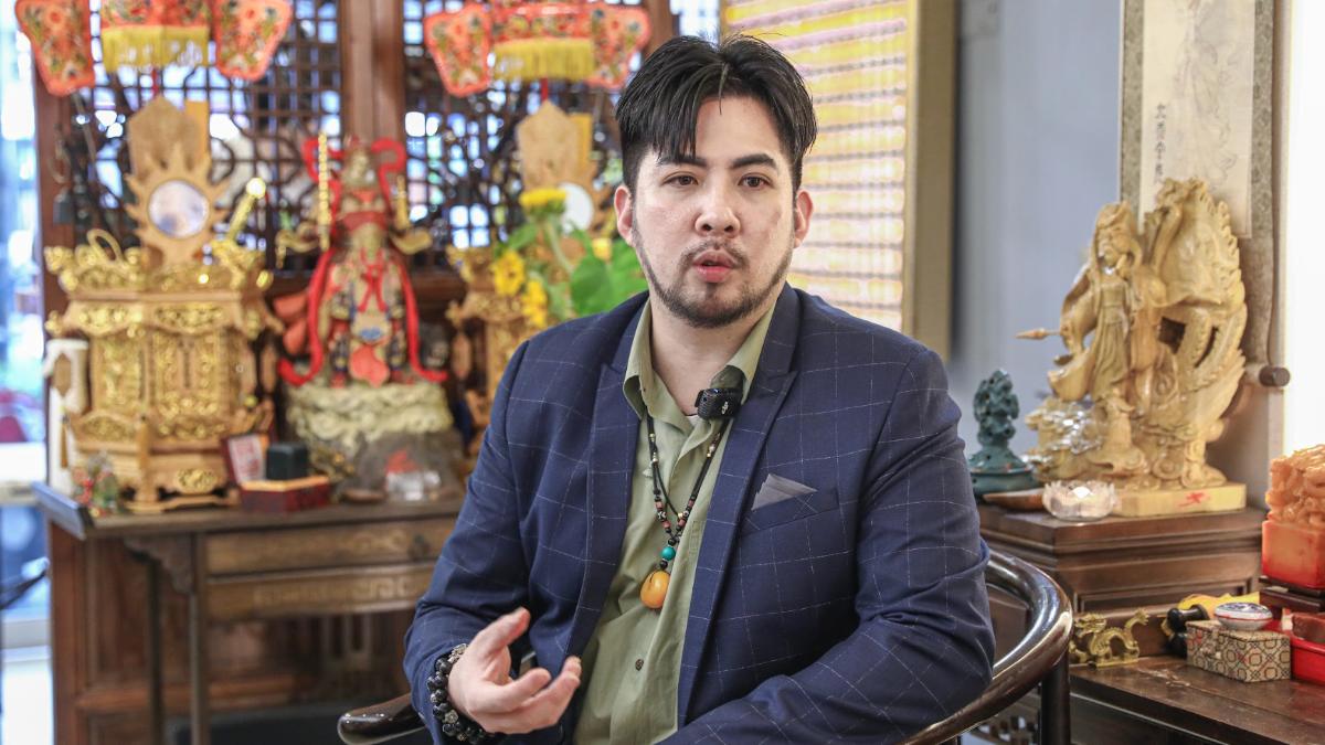 阿谷老師擅長通靈前世今生。(圖/秦芸殿提供)