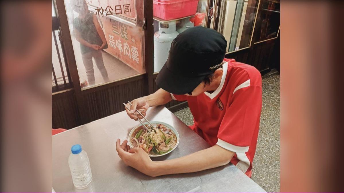 暖里長請吃速食慶生 黑戶青年「覺得很幸福」:那個很貴