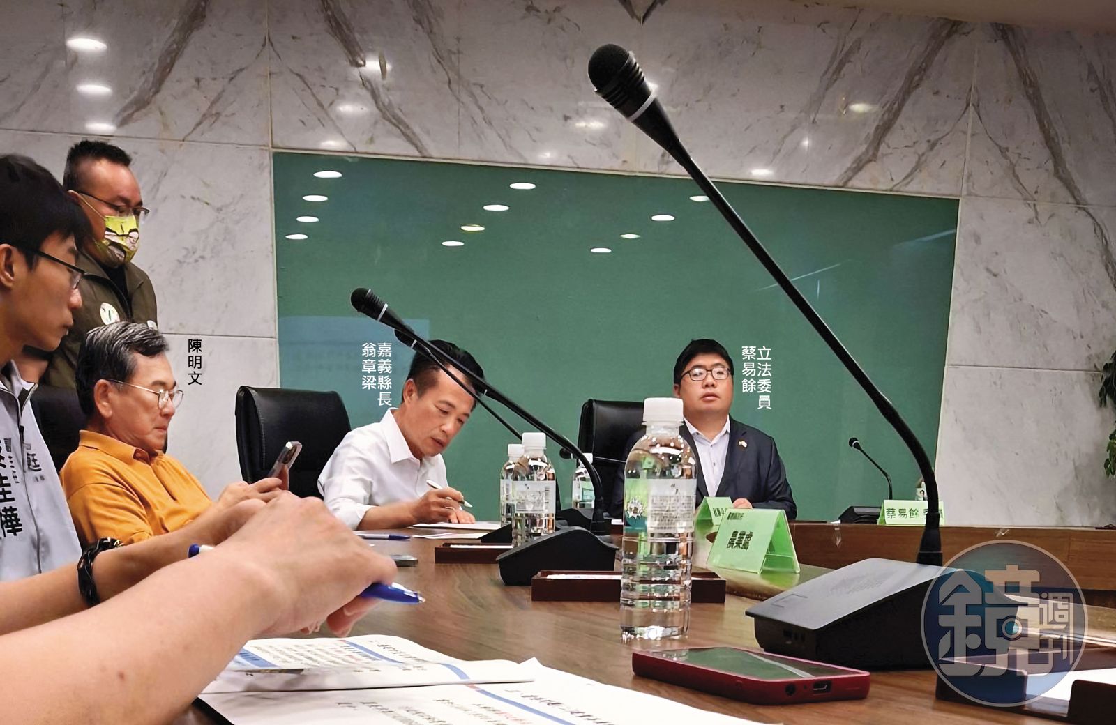 前立委陳明文遭控不請自來，在會議中對官員下指導棋、嗆聲。（圖／讀者提供）