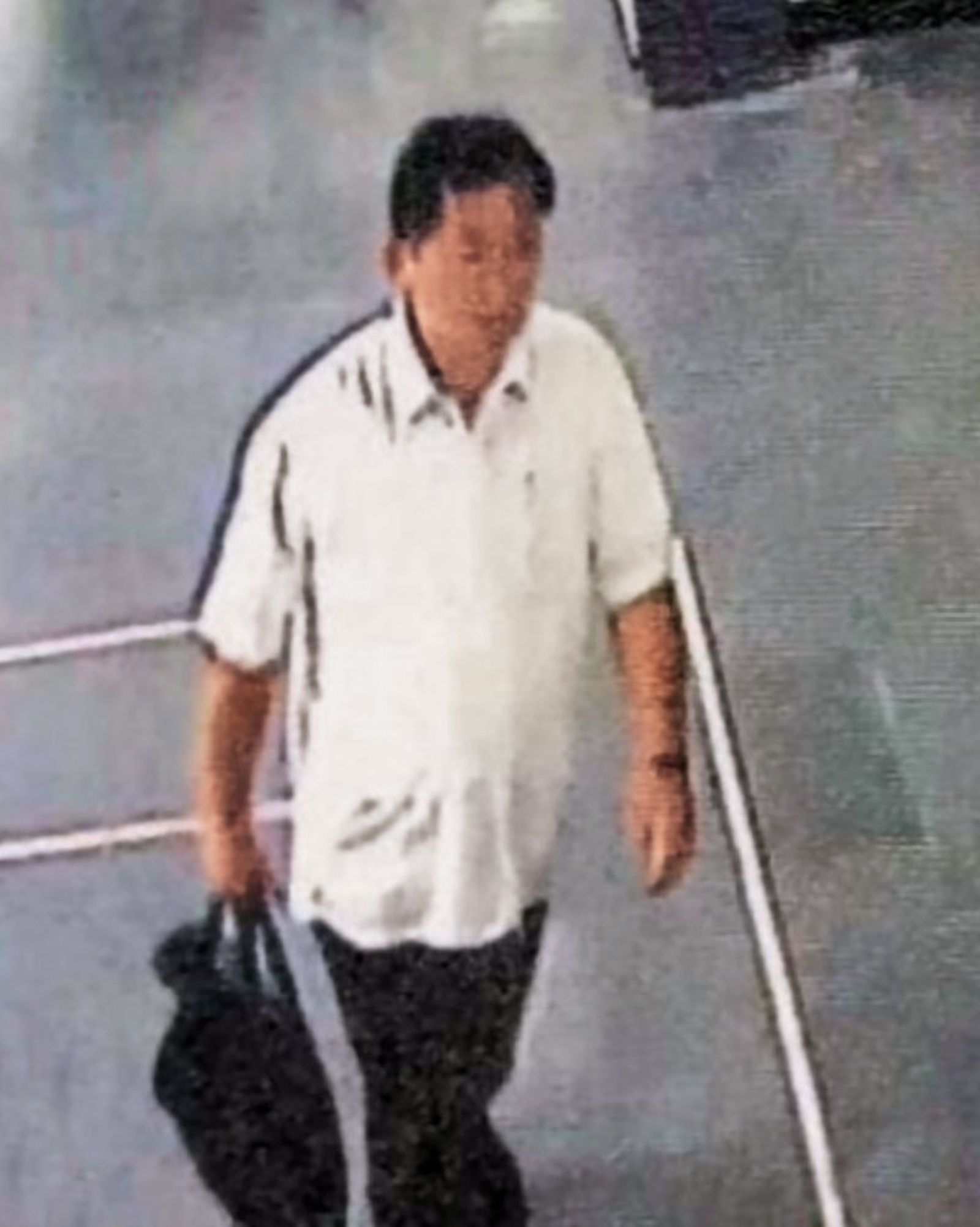 陳明文曾在高鐵列車上遺落裝有300萬元現金的行李箱,引發熱議。(圖/嘉檢提供)