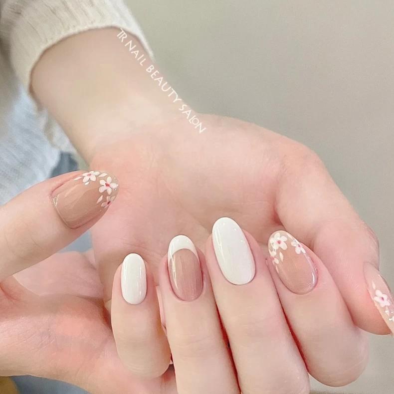 迷你雛菊。(圖/翻攝自小紅書@TR Nail日式の美甲美睫沙龙)