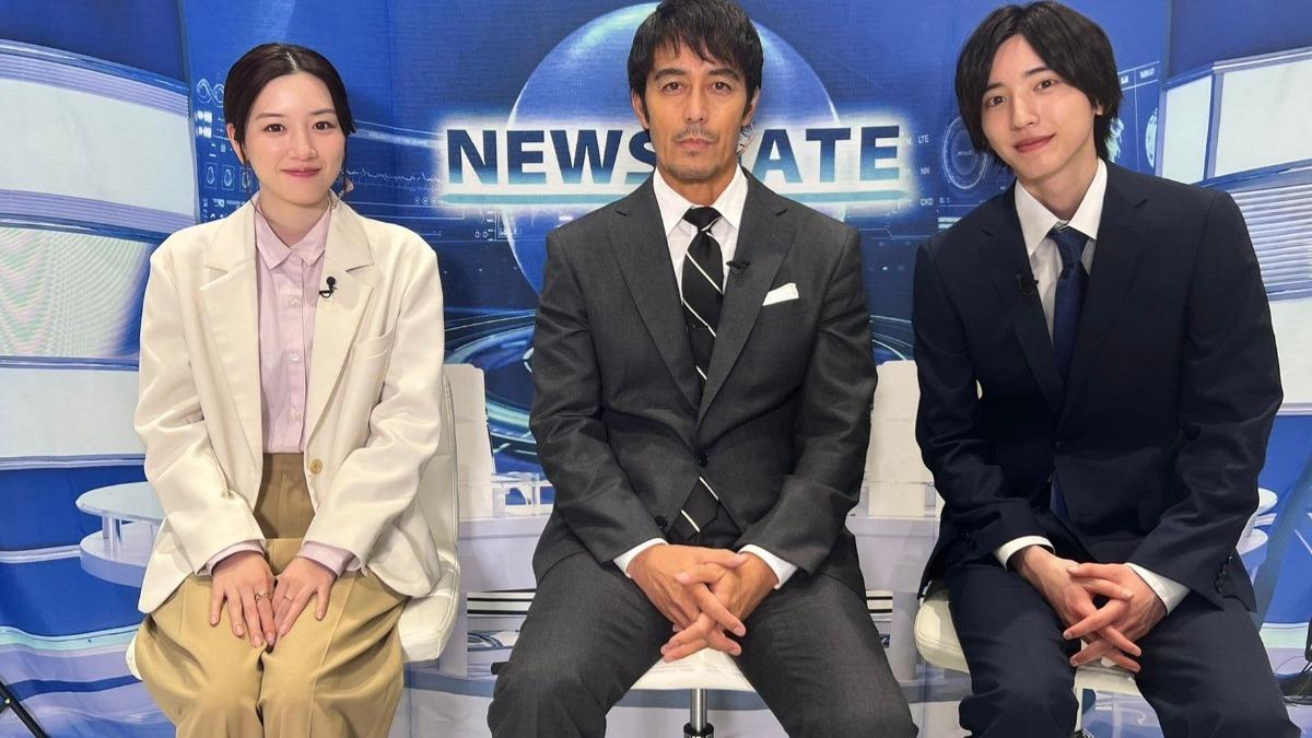 永野芽郁與阿部寬、道枝駿佑合作影集《新聞主播》。(圖/劇照)