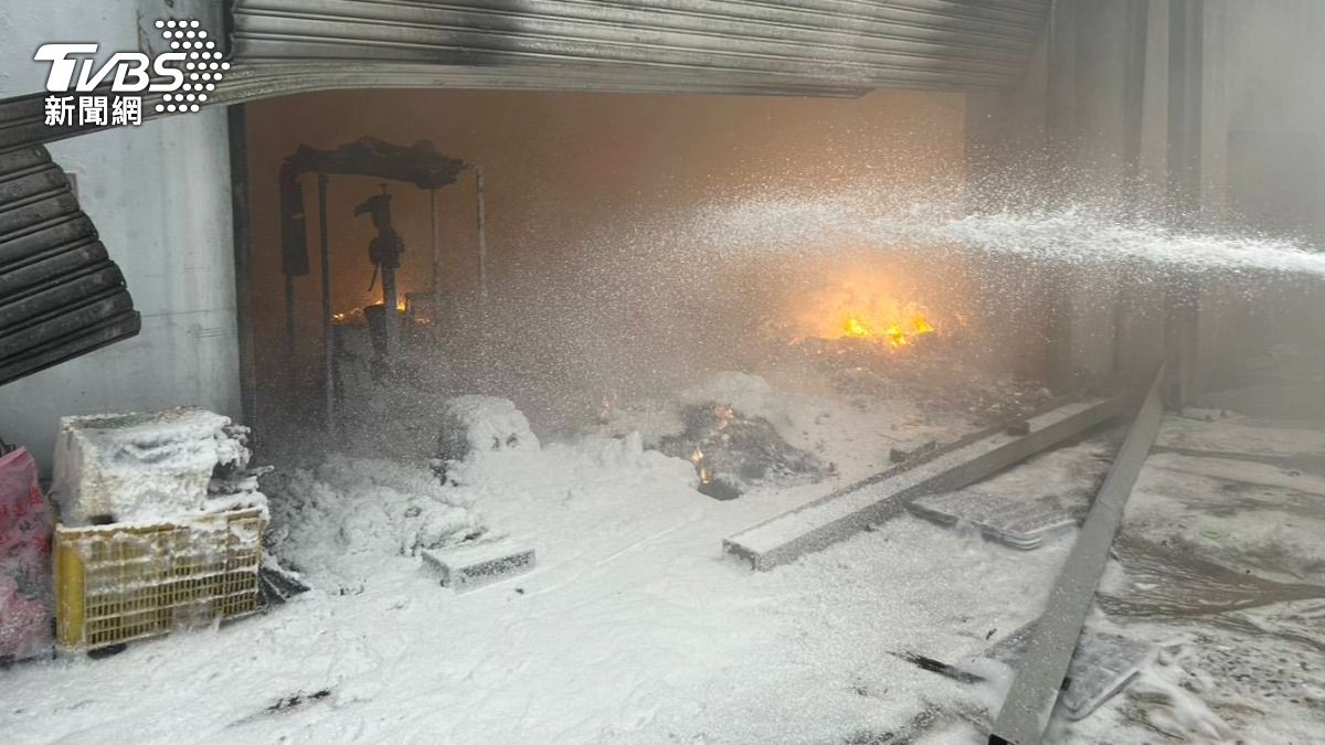 台中神岡工廠大火!鎂噴槍釀爆燃 3人送醫