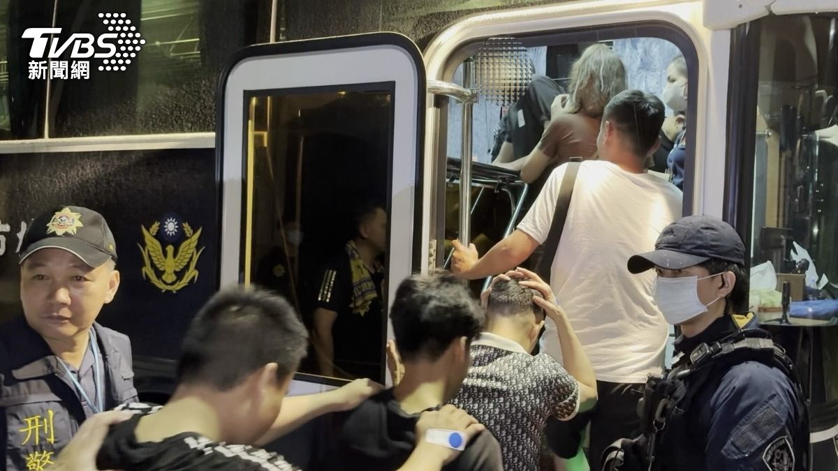 全案共逮54人,其中7人為逃逸移工。(圖/TVBS)
