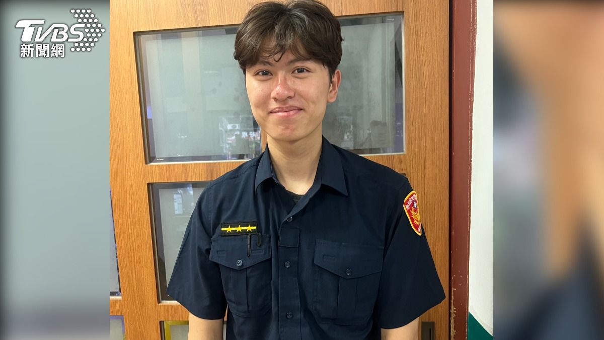 21歲員警陳冠傑雖然從警不到1年,但面對緊急情況仍臨危不亂。(圖/TVBS)