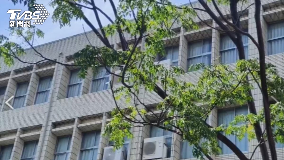 某高中課堂播放限制級影片，高一生不滿：不舒服（圖／TVBS）