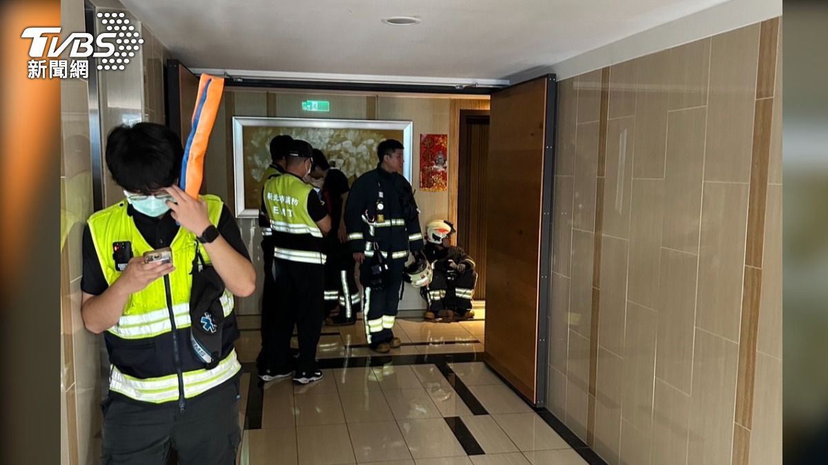 新北火爆男「拿刀挾持全家」 警談判1hr救出4人
