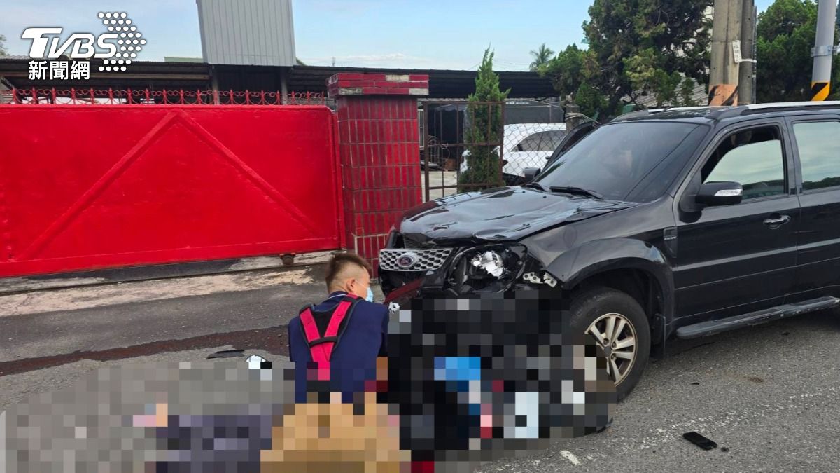 機車上兩名女性當場失去生命跡象。（圖／民眾提供）