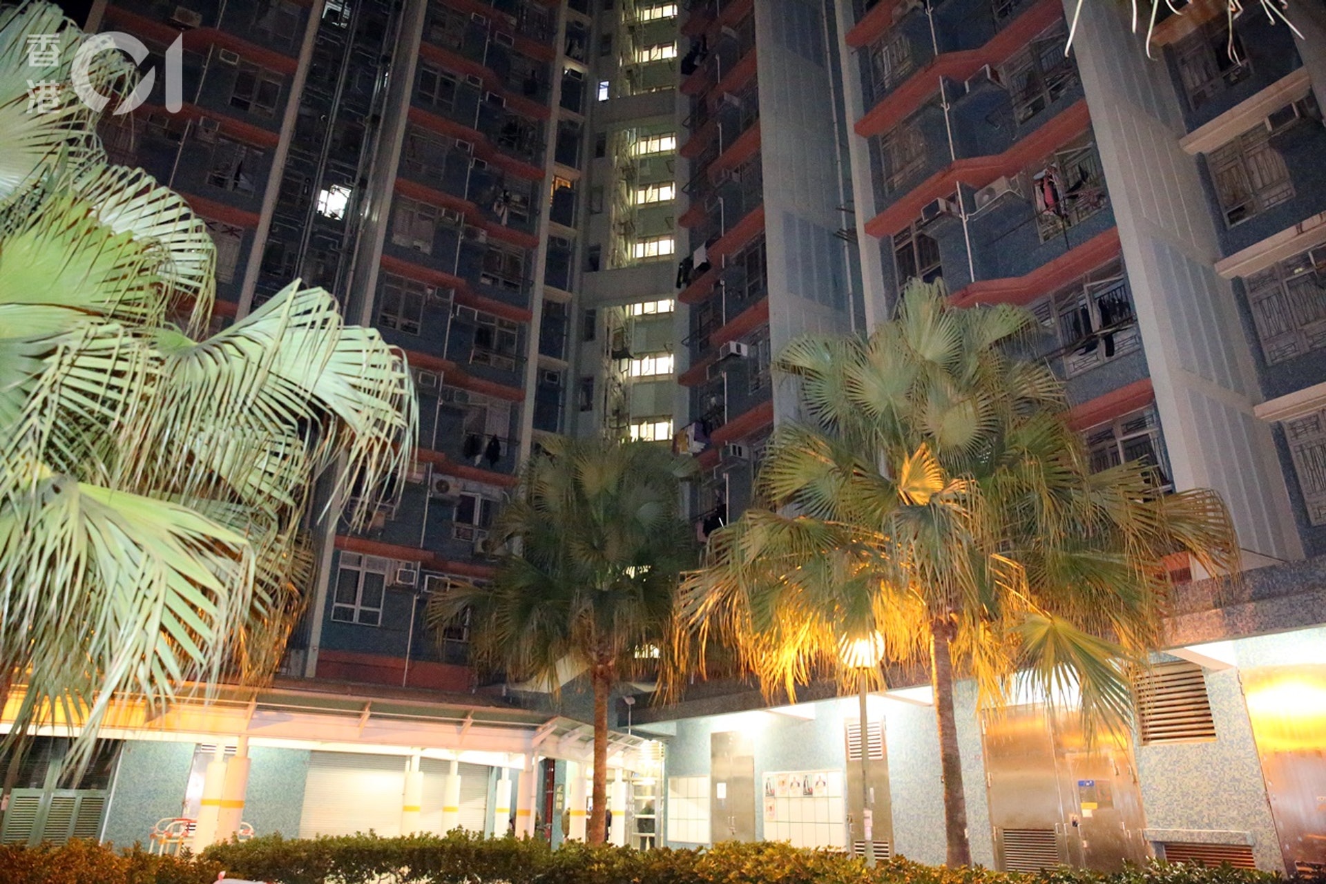 香港九龍黃大仙慈雲山道80號慈正邨。(圖/香港01)