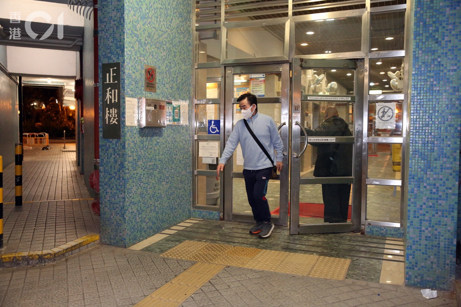 員警到現場調查。(圖/香港01)