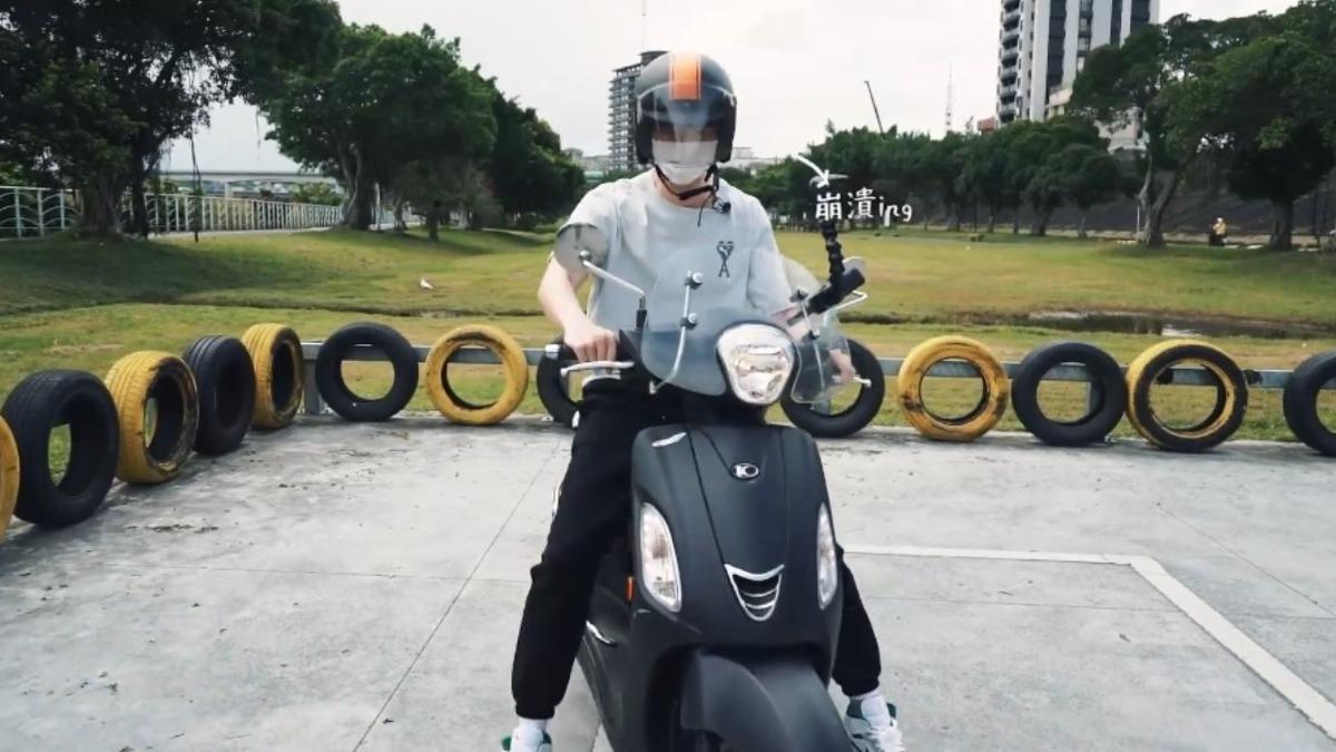 男星36歲才考機車駕照! 筆試爆「88分低空飛過」嚇出一身汗