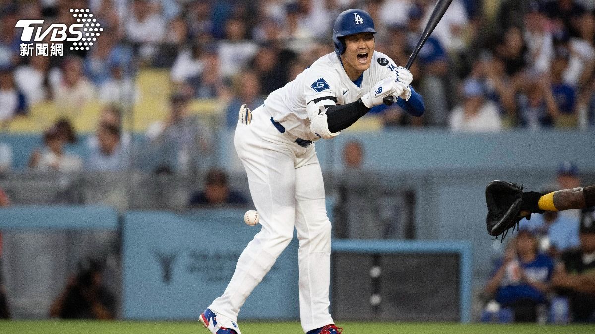 大谷翔平慘遭觸身球，讓他痛得當場大叫。（圖／達志影像美聯社）