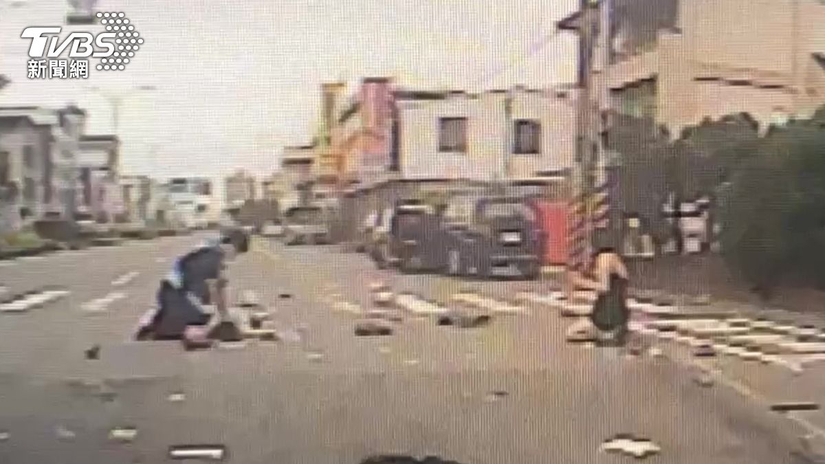 畫面曝!台南母女上工慘遭撞飛雙亡 肇事女嚇呆癱軟跪地