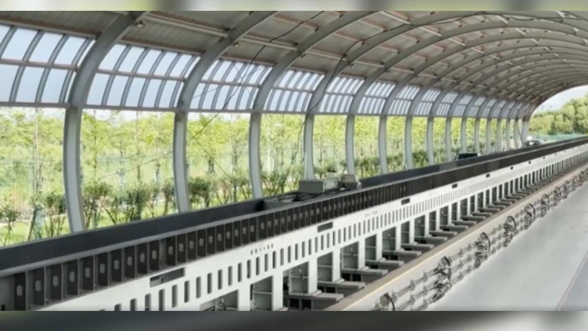 湖北高速磁懸浮列車試驗時速650公里,比中國最快的高鐵CR450復興號列車還要快。(圖/CCTV+)