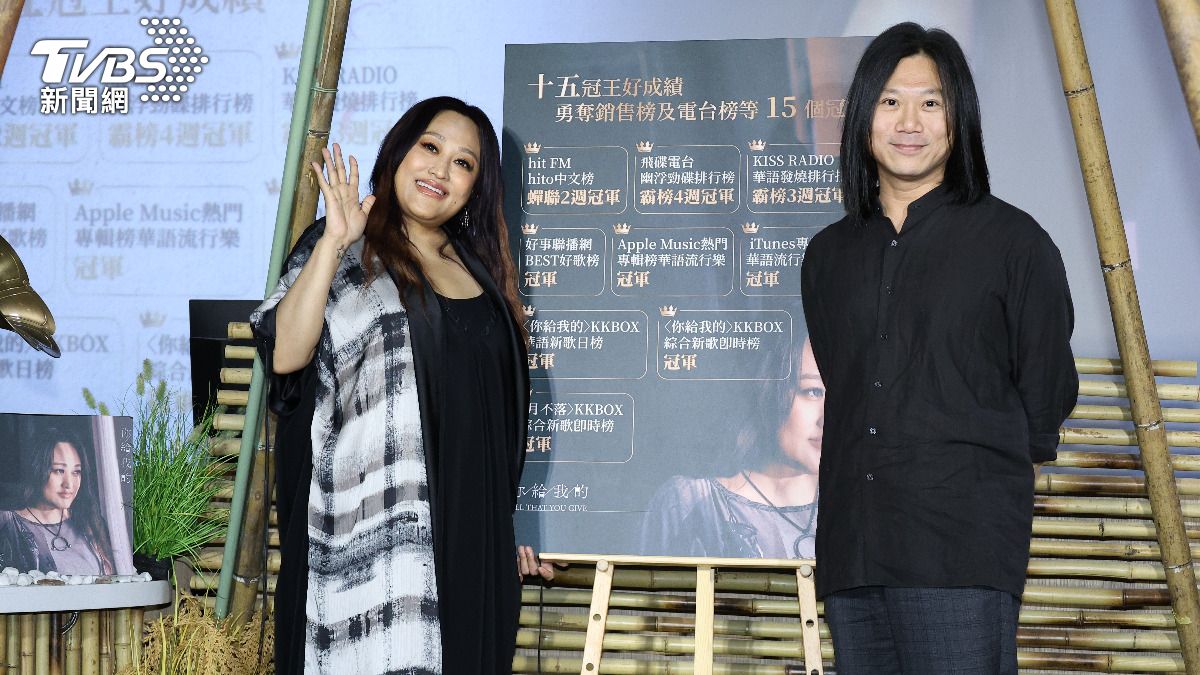 家家發片創下15冠王的好成績,瑪莎也到場祝賀。(圖/張哲鳴攝)