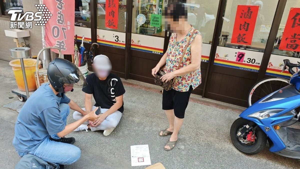 44歲的馬來西亞籍男子,假冒檢警人員進行詐騙79歲簡姓阿嬤謊稱。(圖/TVBS)