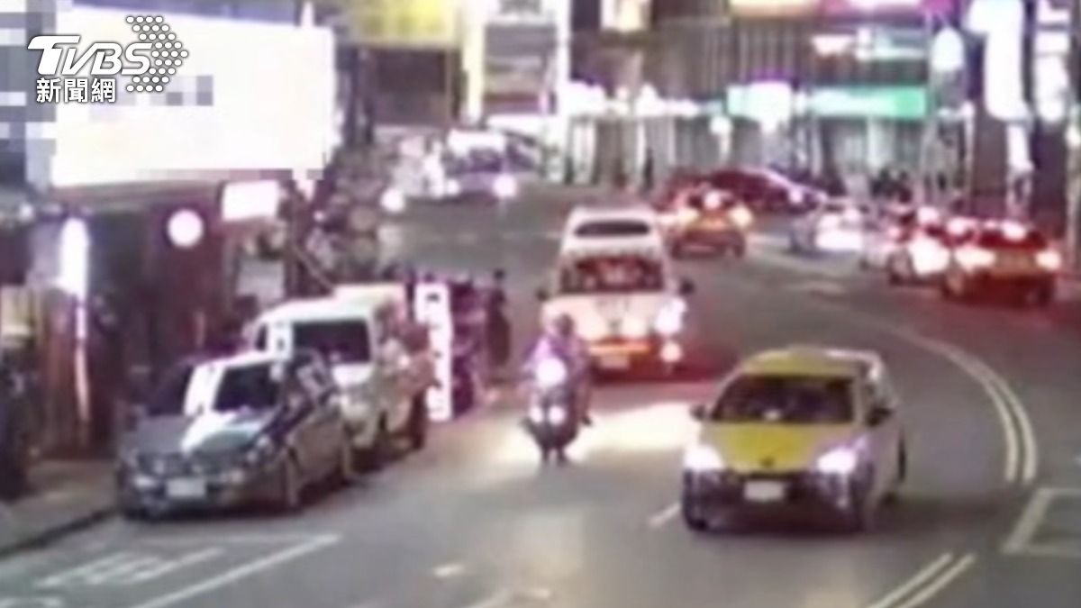 救護車到場畫面。（圖／TVBS）