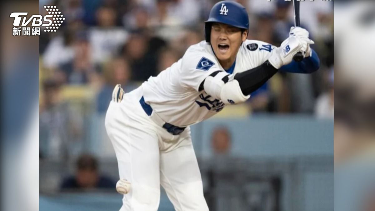 大谷翔平遭觸身球擊中!痛到大喊仍微笑 道奇教頭怒被趕出場
