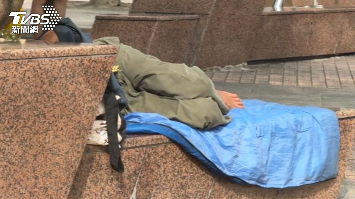 艋舺公園街友安置問題,社會局強調都有持續追蹤,量能足夠(圖/TVBS)