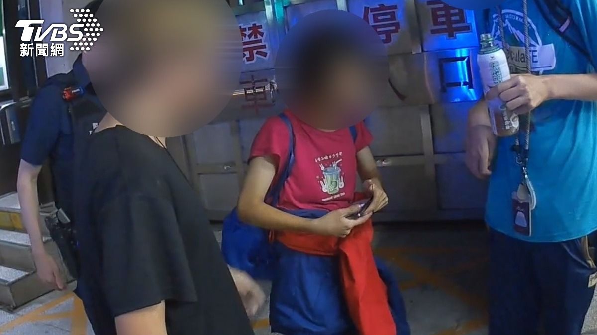擔心返家後會被責備,結果竟選擇不接聽媽媽的奪命連環call。(圖/TVBS)