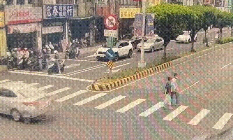 雙方追逐畫面曝光。(圖/TVBS)