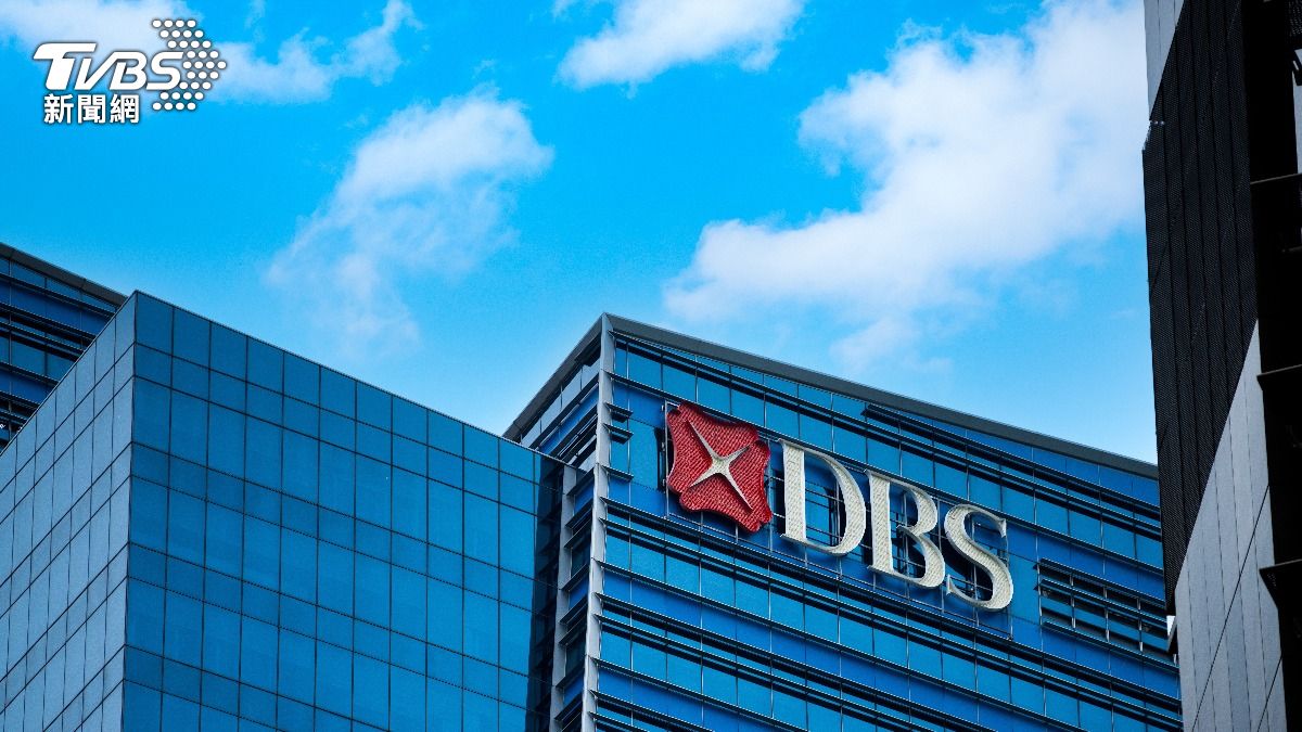 星展銀行（DBS）日前也宣布未來三年將陸續減少約4,000名約聘員工。（示意圖／達志影像shutterstock）