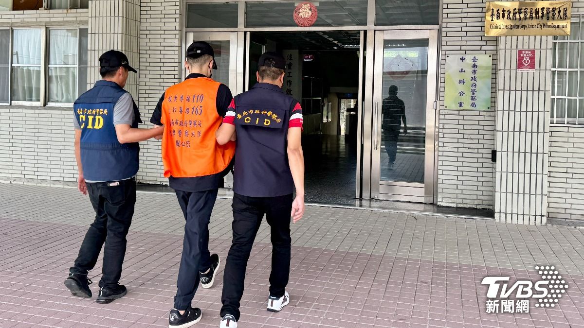 顏大鈞17日在台南市安平區落網。(圖/TVBS)