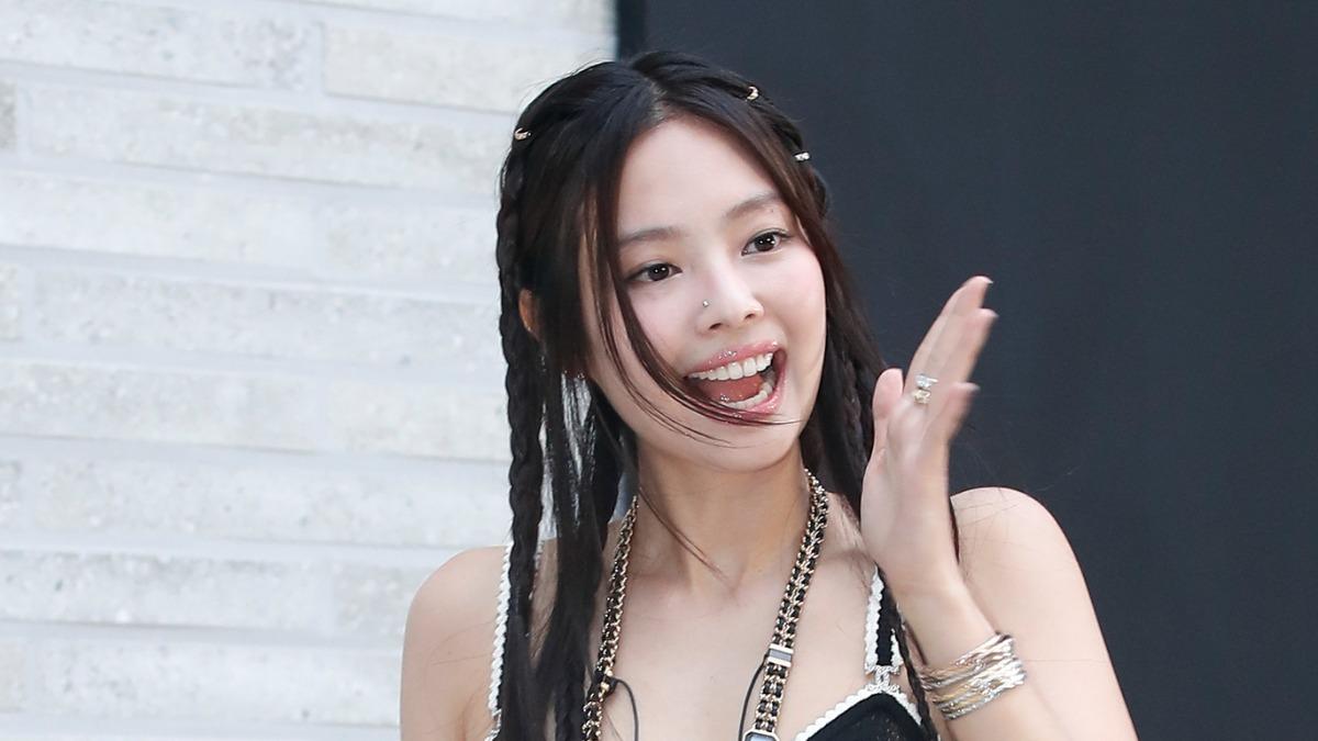 假冒Jennie親爹出書！法院下令銷毀全部書籍　「1原因」免賠錢