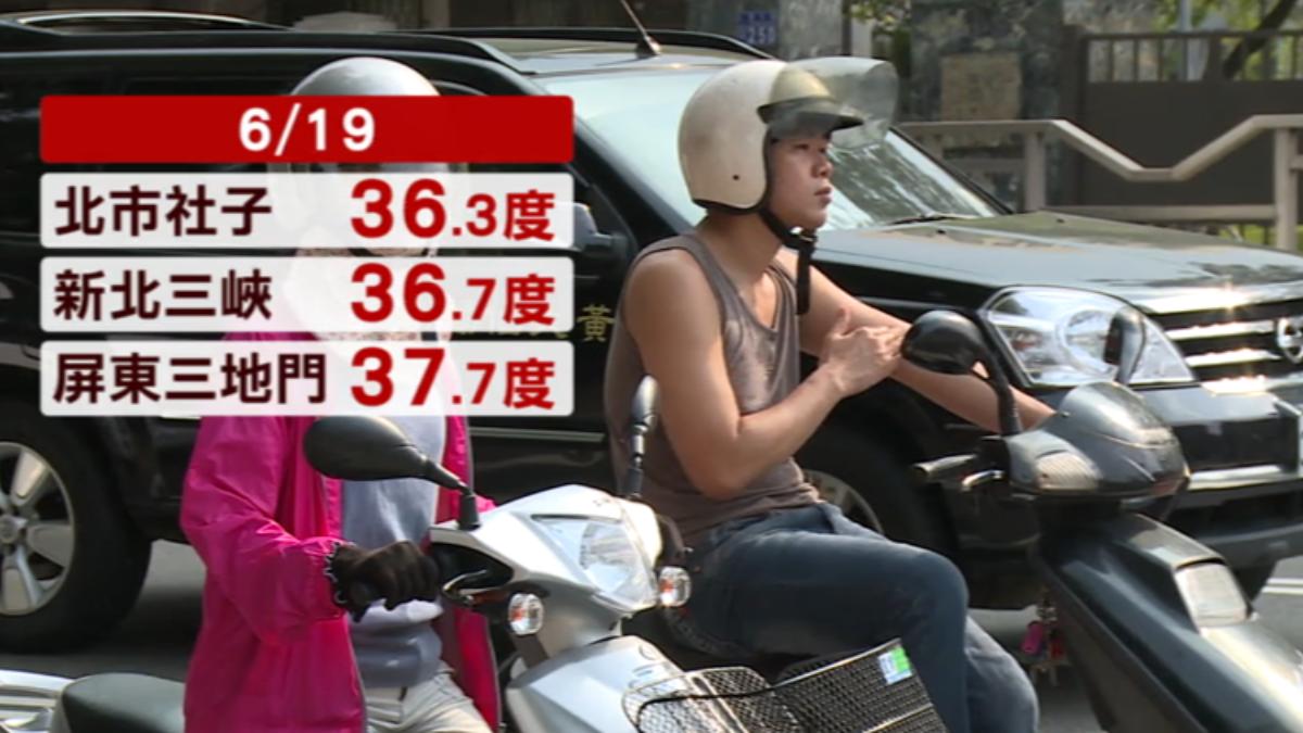 抗熱出招！安全帽內貼「涼感棉」，自創「冷氣帽」（圖／TVBS）