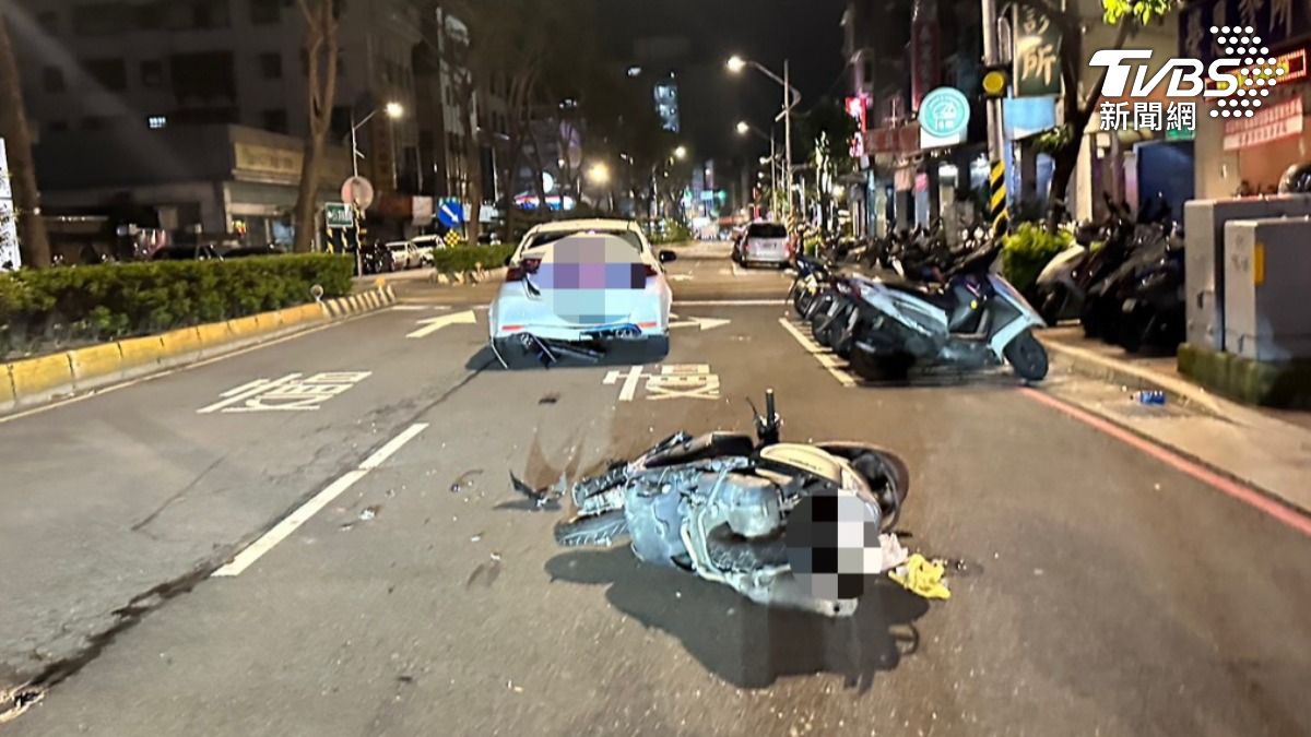 多元計程車「停路中」載客，騎士追撞昏迷。（圖／TVBS）