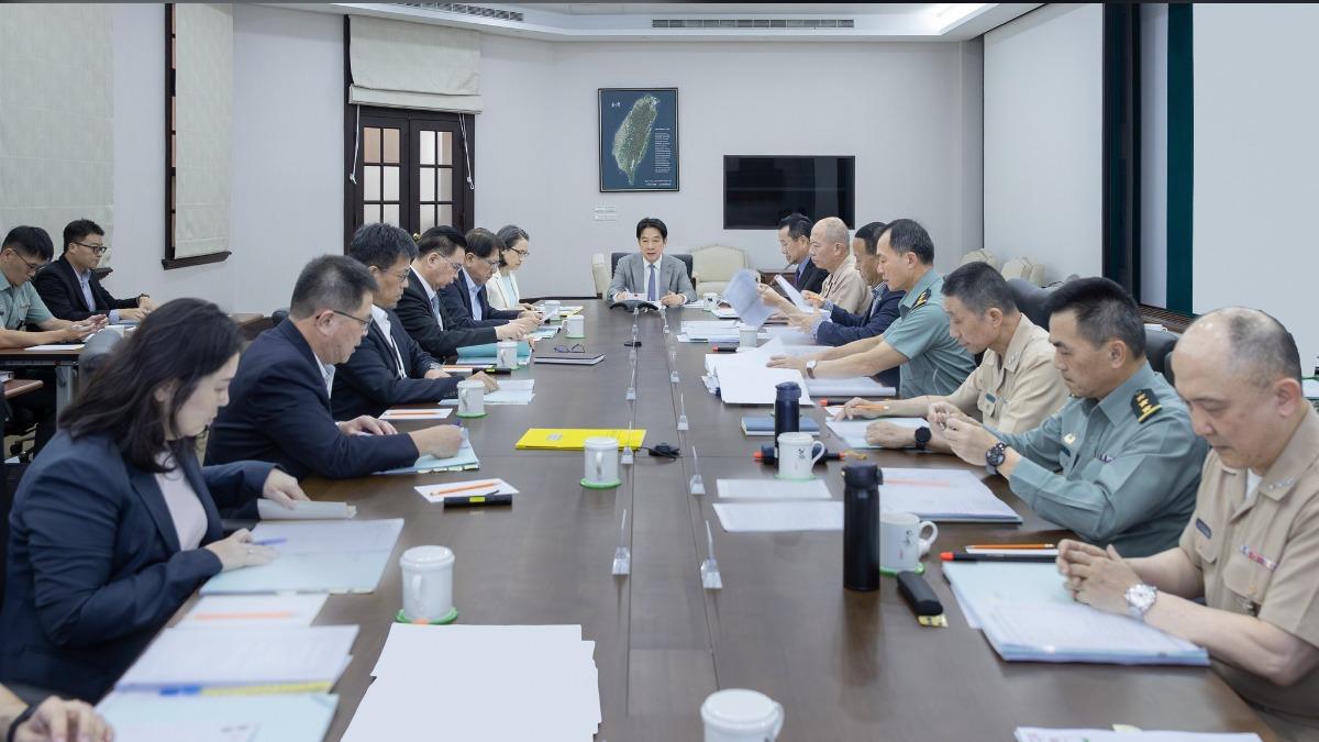 賴清德於軍事會談中下令緊盯中東、中共雙航母行動。(圖/總統府提供)