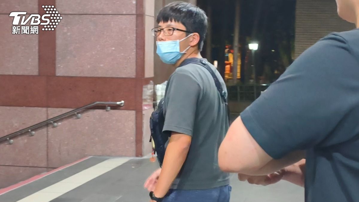 國道第一公路警察大隊警員何佳浩以10萬元交保。(圖/TVBS)