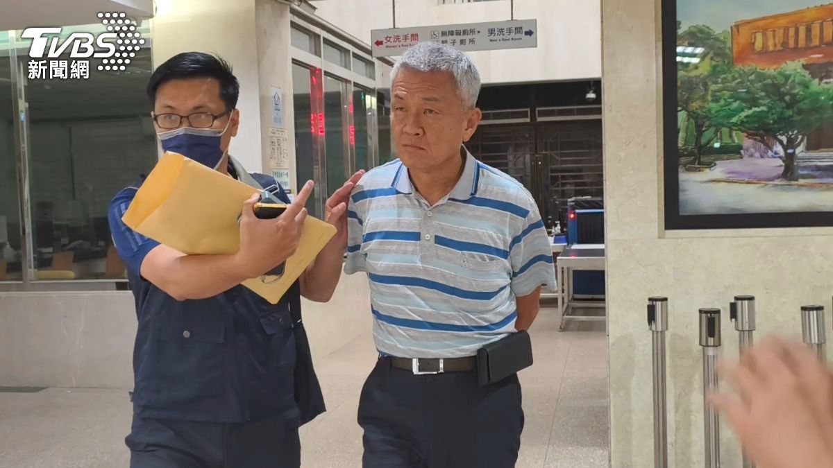 新華泰富前董事長李文杰以50萬元交保並限制出境、出海。(圖/TVBS)
