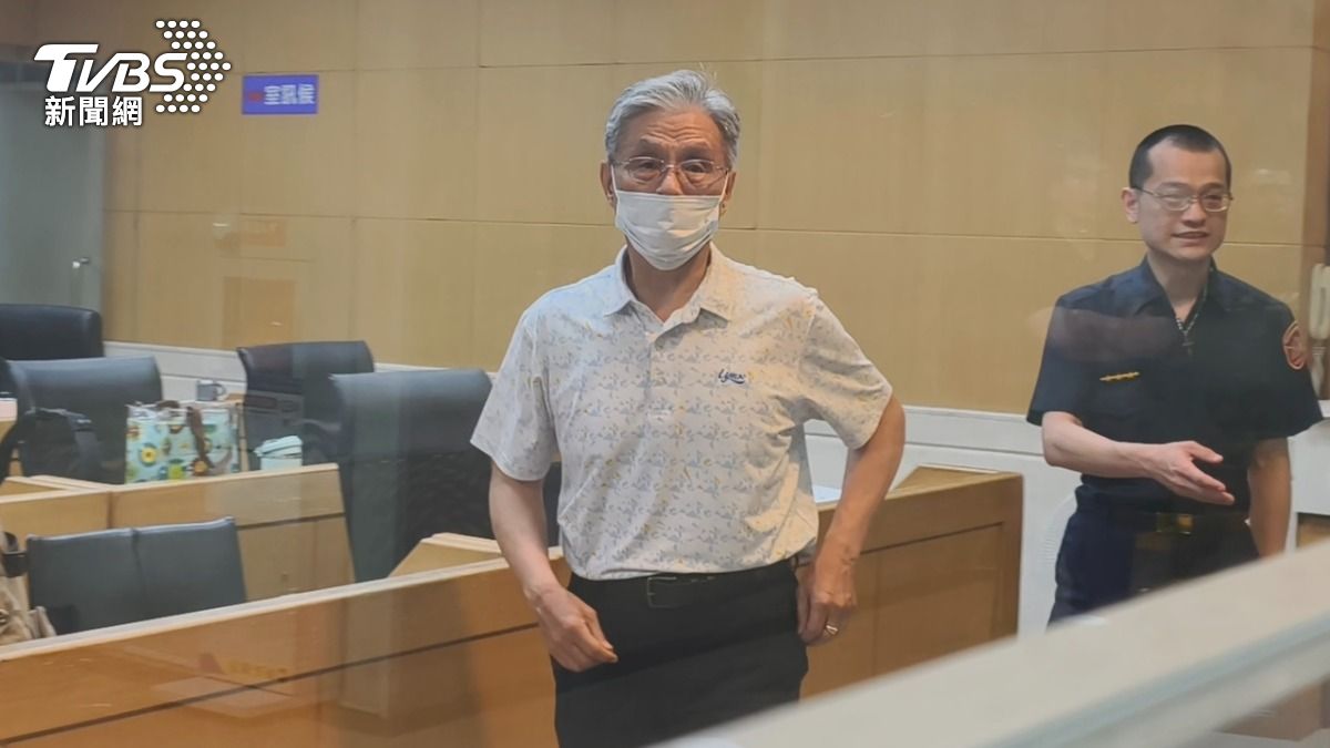 新華泰富前董事許慶陽以50萬元交保。(圖/TVBS)