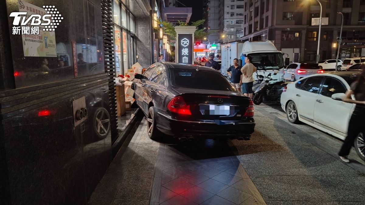 沒幫喬男性友人感情糾紛!饅頭媽總店被撞 深夜發聲了