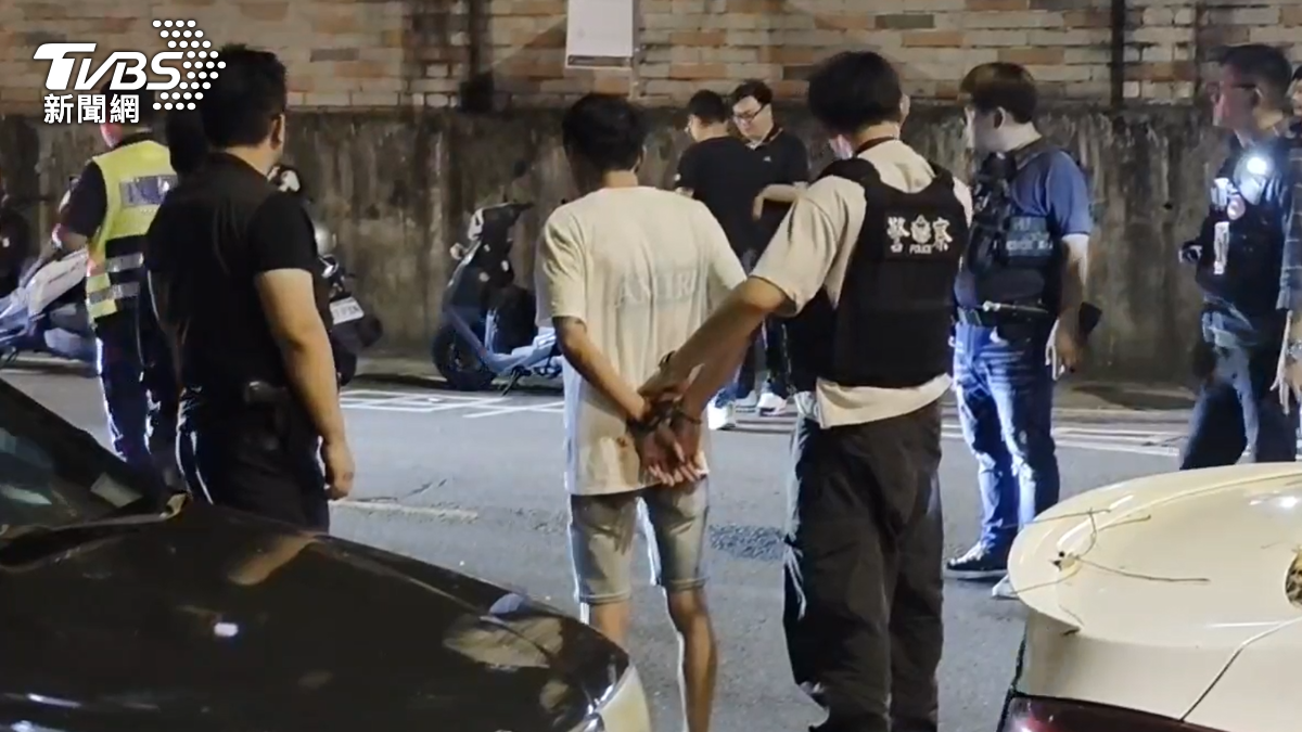 台中毒犯拒捕衝撞2車遭包夾 安全氣囊炸開「流鼻血被逮」