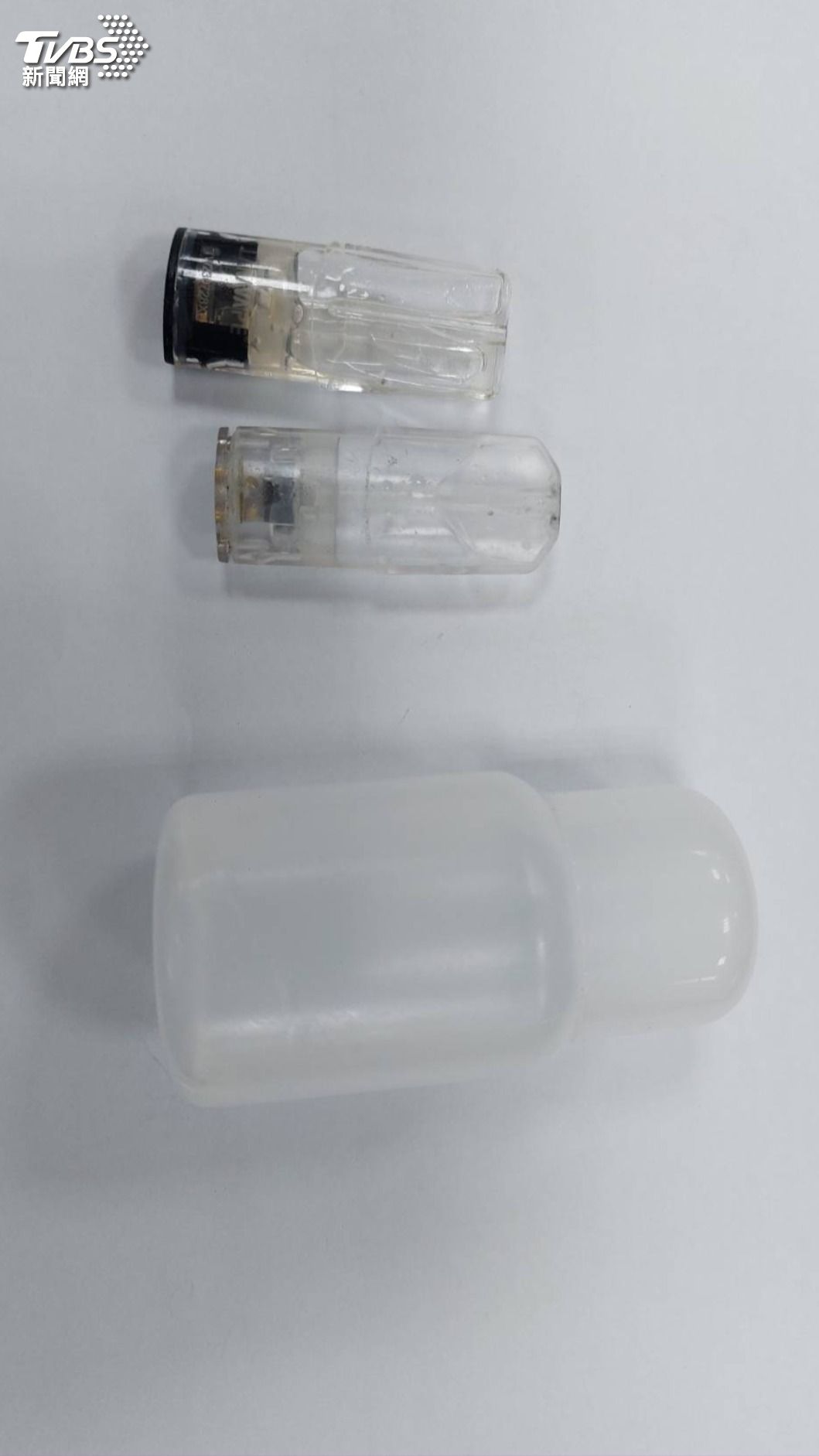 警方在車內起獲的喪屍煙彈毒品(圖/桃園分局提供)