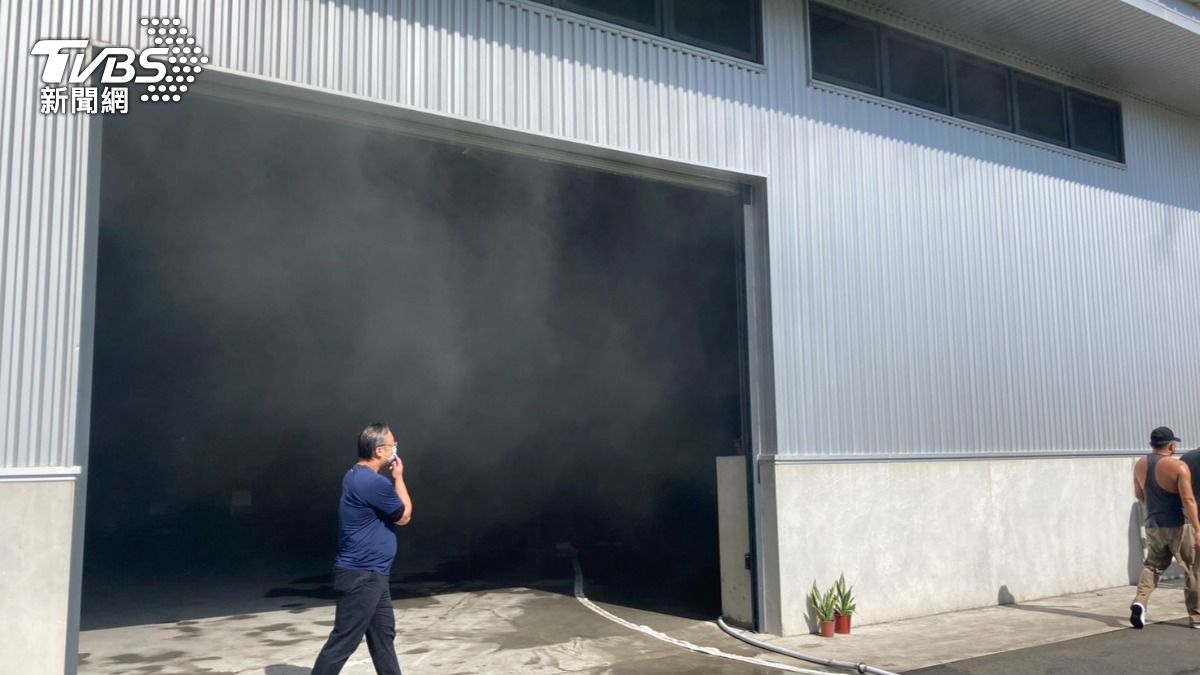 蘇澳珠寶加工場起火竄濃煙!2男燙傷、10人嗆傷急送醫