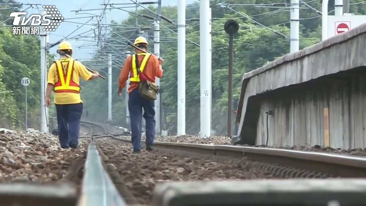 台鐵七堵機務段「高壓電閃爆火花炸」 疑人為疏失釀禍