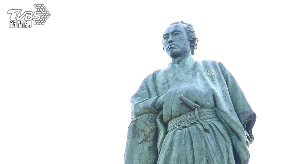 高知市地標「坂本龍馬像」,也可能毀在大海嘯中。(圖/陳宥翔攝)