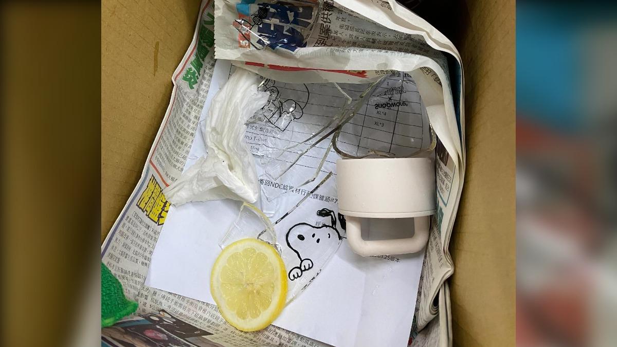 民眾使用玻璃瓶裝氣泡水,事後卻突然炸開、玻璃碎片四散。(圖/民眾提供)