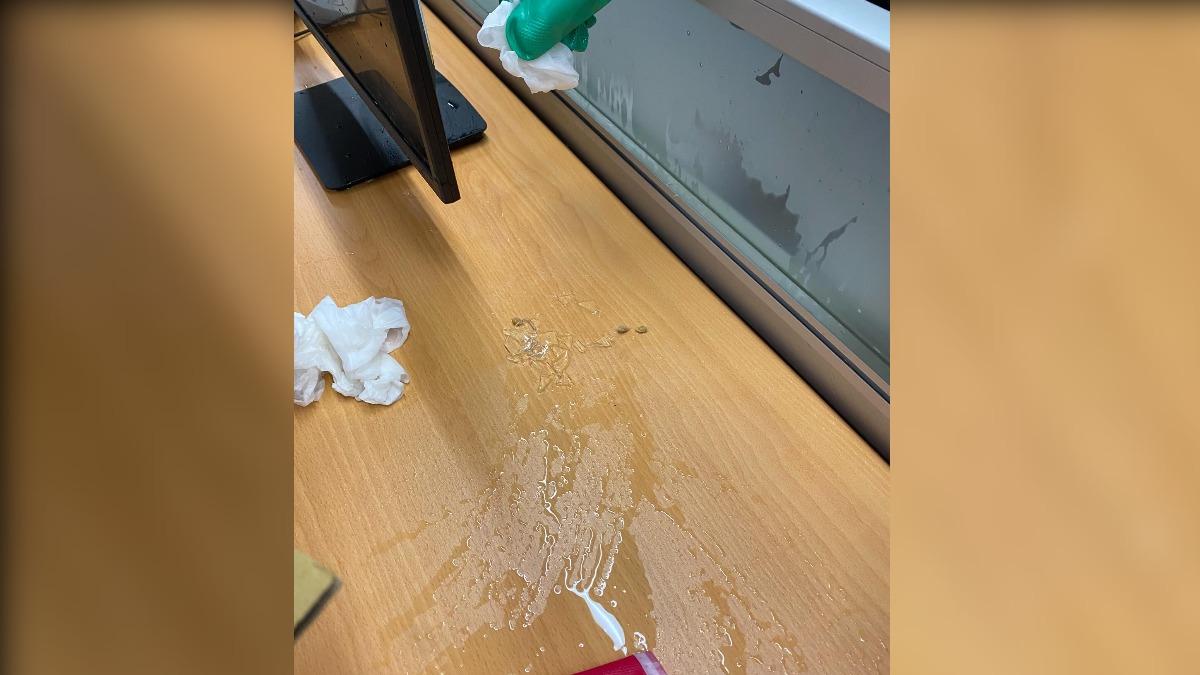 民眾回想玻璃瓶「爆炸」當下,巨響穿透整個辦公室,同事全嚇傻。(圖/民眾提供)
