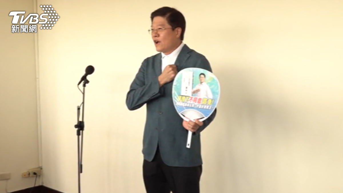 羅明才開金嗓唱跳無敵鐵金剛。 (圖/TVBS)
