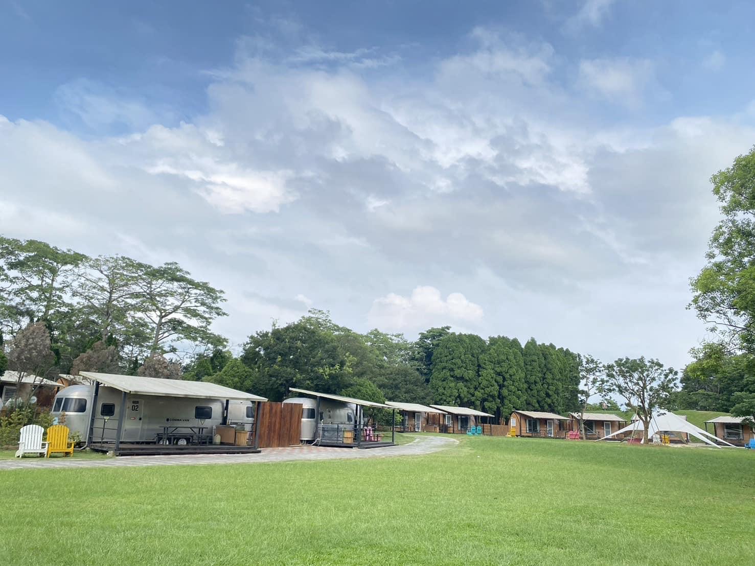 牛仔星村位於知名旅遊景點埔心牧場內，地點鄰近市區。（圖／翻攝自牛仔星村臉書）