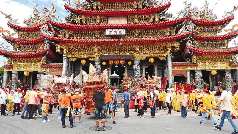 連續多起學童暴斃事件，引起枋寮居民恐慌，許多人到宮廟祭拜祈福。（圖／翻攝自枋寮德興宮臉書）