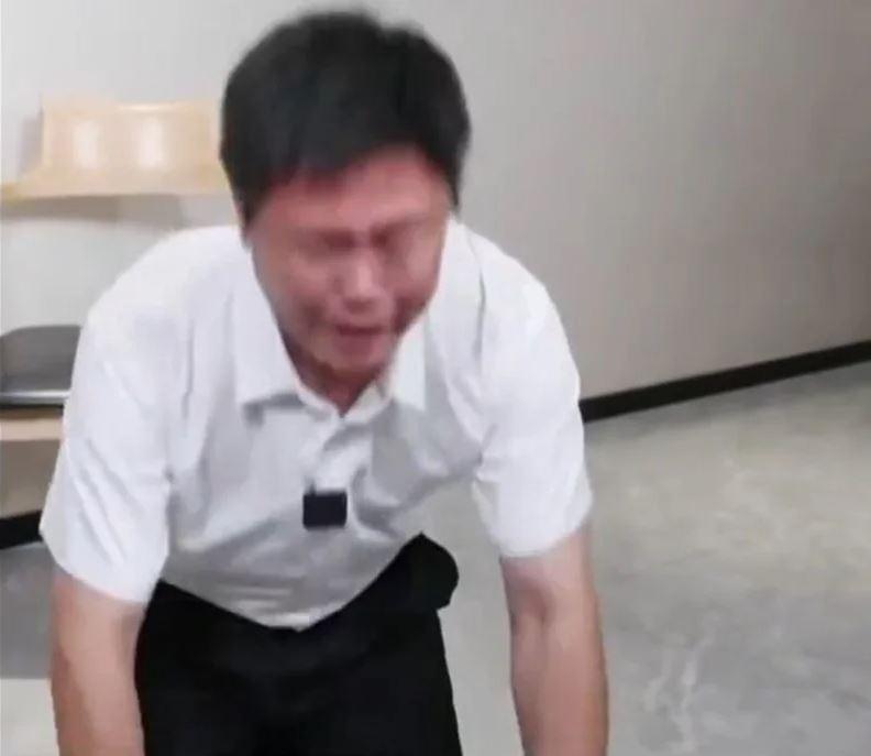 張立齊哭到整臉皺在一起。(圖/翻攝自抖音)