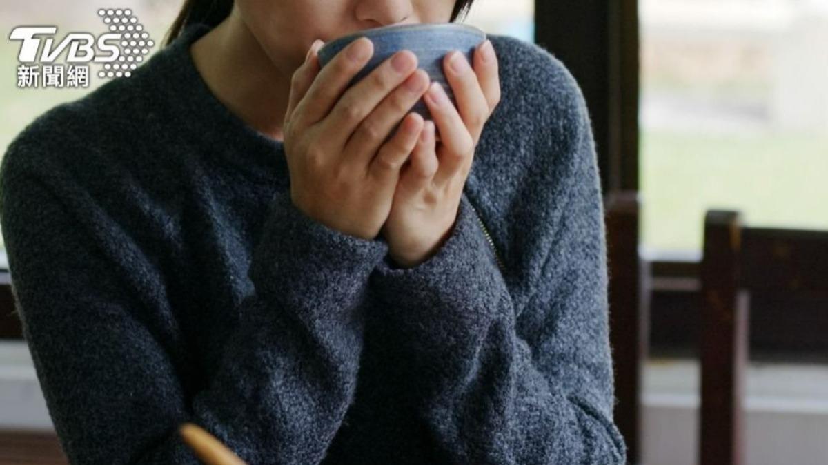 愛喝熱湯、睡覺不關燈 醫師揭11習慣恐增罹癌風險