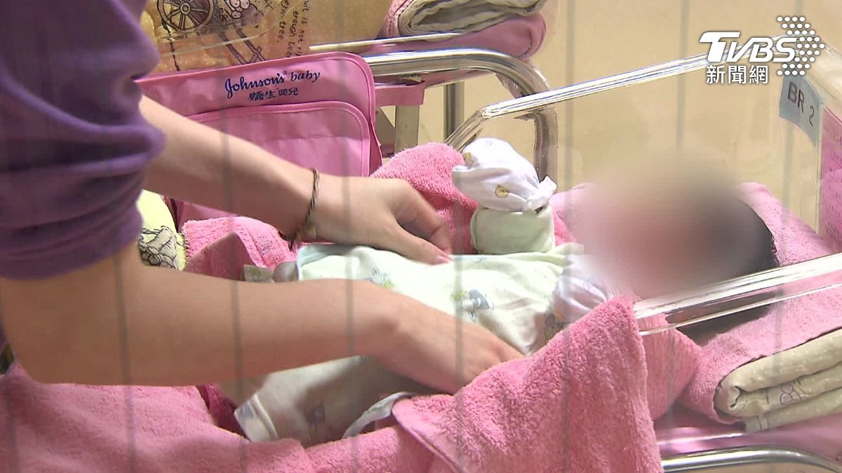 腸病毒變異株釀4嬰喪命,疾管署:母乳改瓶餵(圖/TVBS)
